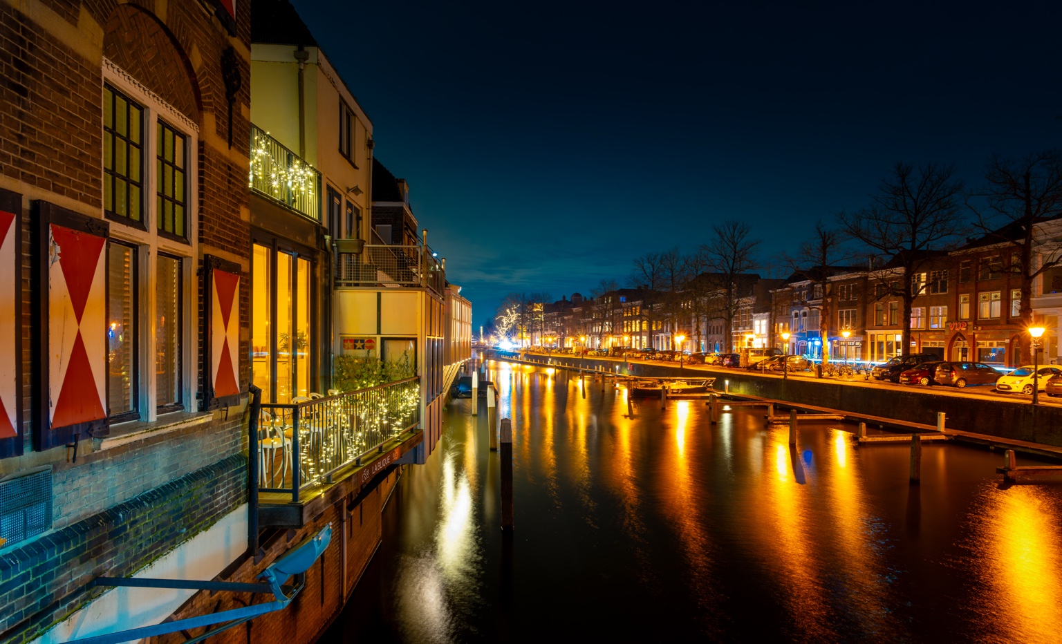 Lingehaven bij nacht